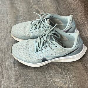 Light blue Nike Zoom women’s shoes